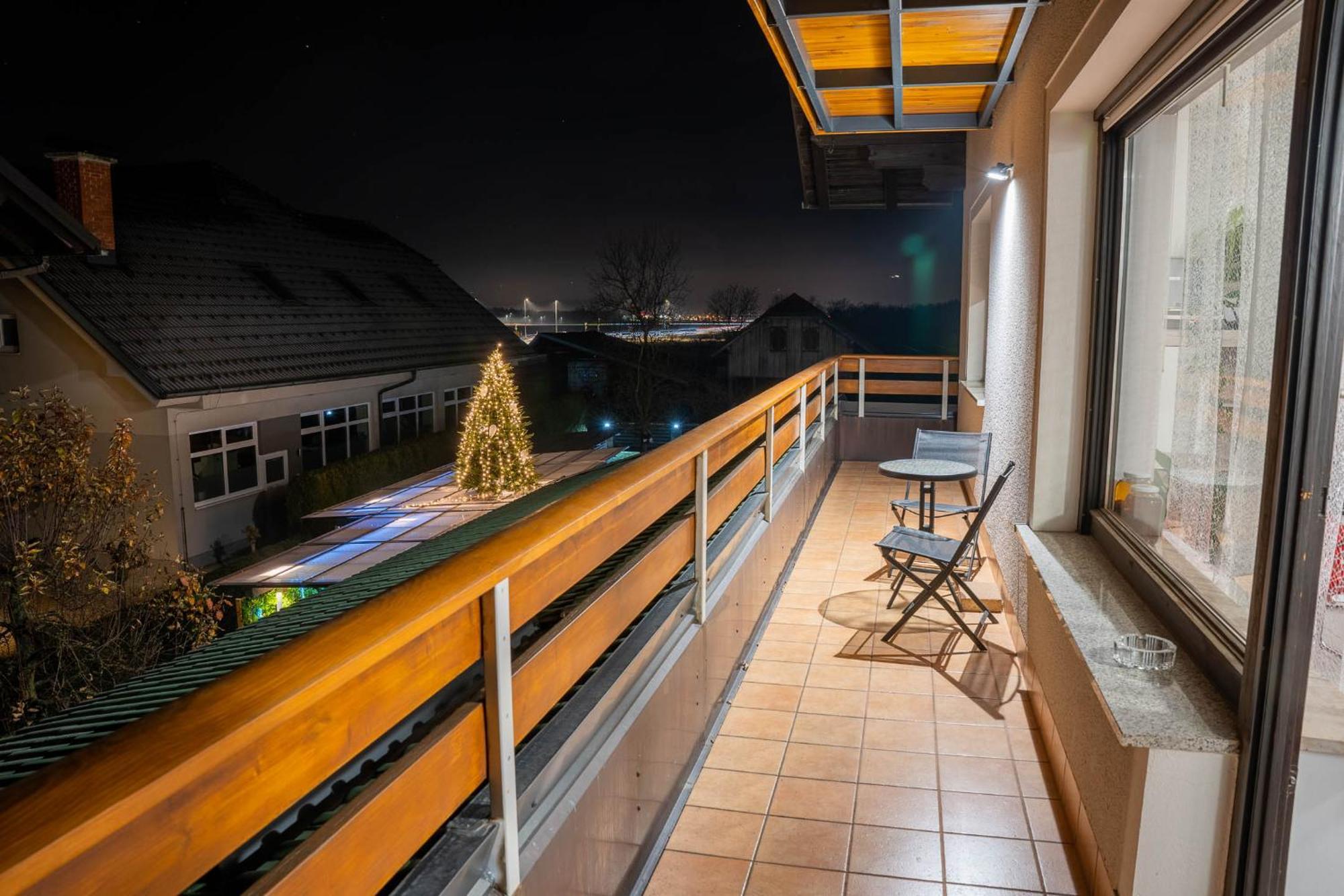 Apartma Ajja Sencur Ngoại thất bức ảnh
