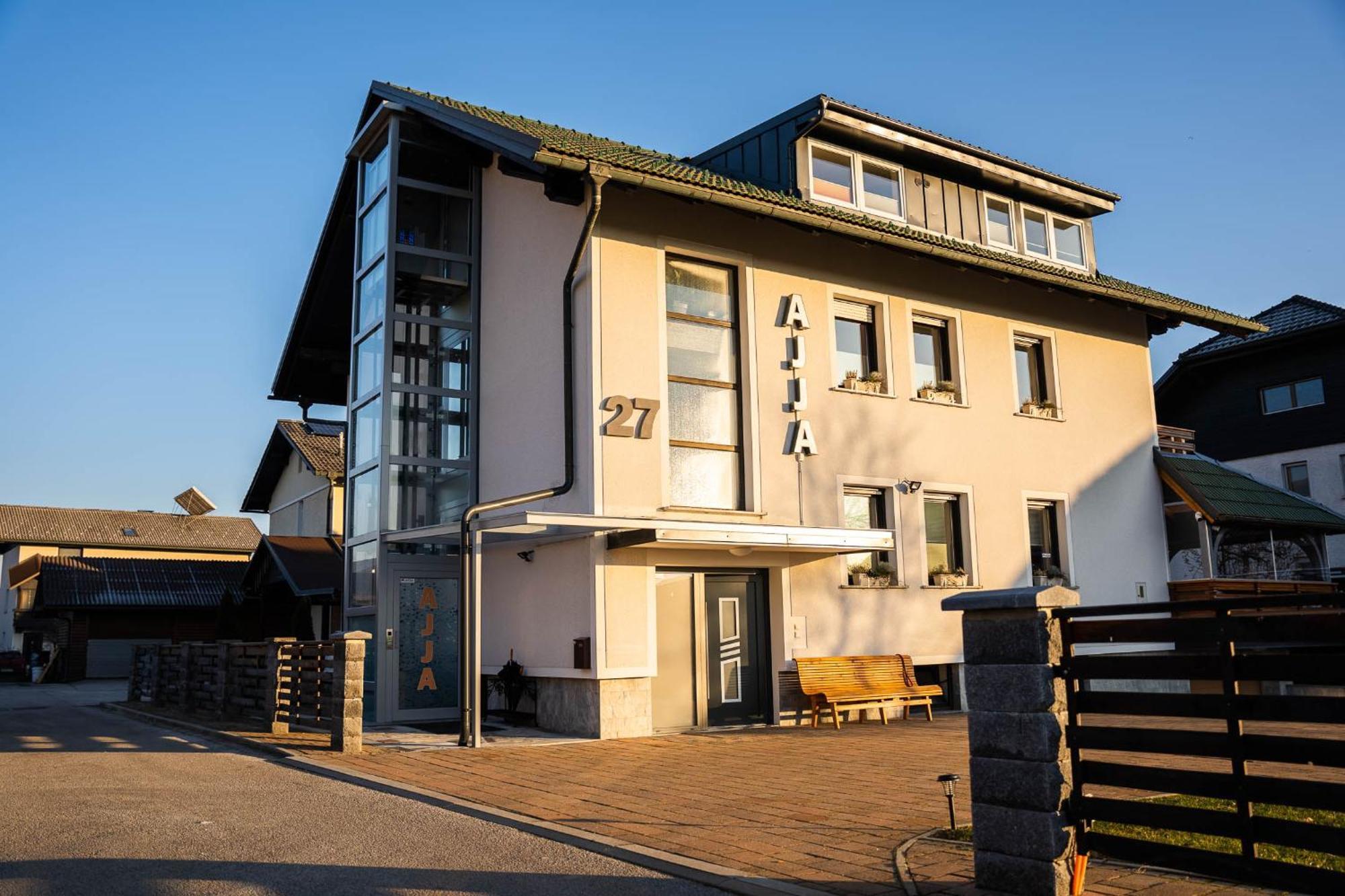 Apartma Ajja Sencur Ngoại thất bức ảnh